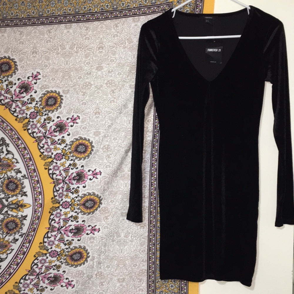 Forever 21 velvet long sleeve tight black dress